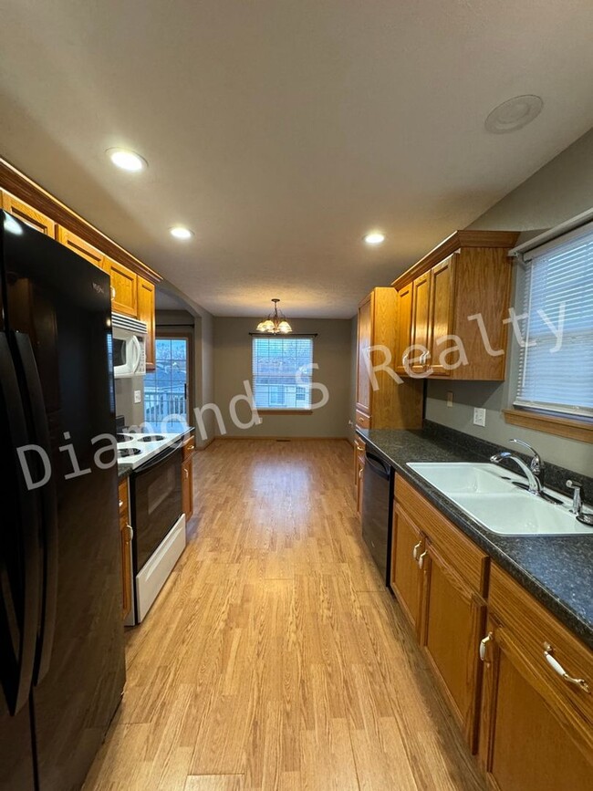 Building Photo - South Nixa Location!  3 Bedroom/2 Bath Home
