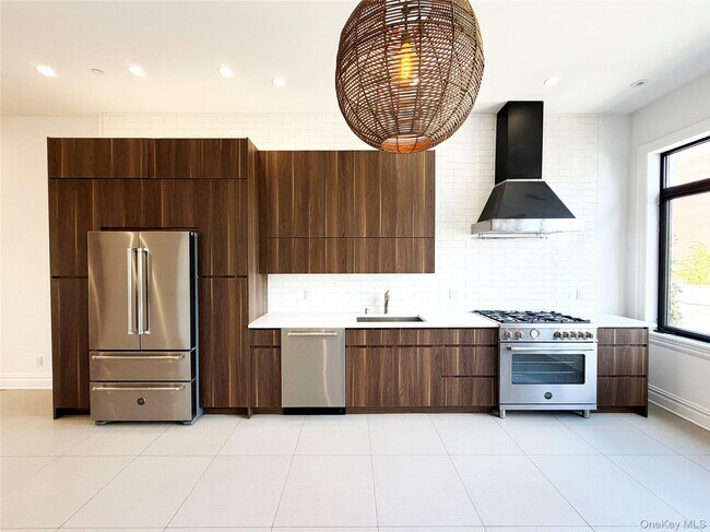 Building Photo - 333 Tompkins Ave