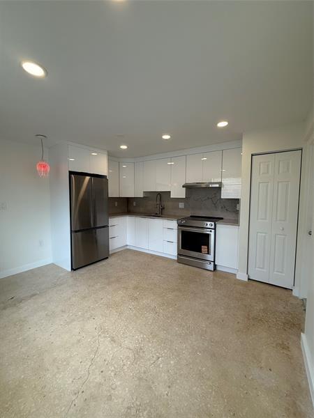 Primary Photo - 2865 SW 16th St