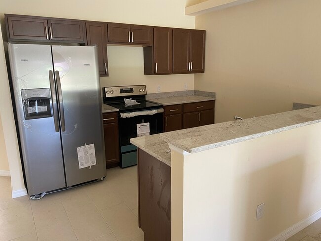 Building Photo - 3025 Chiquita Blvd S