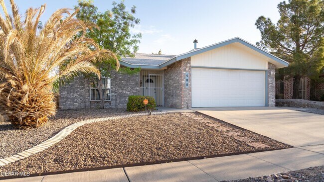Primary Photo - 588 Mogollon Cir