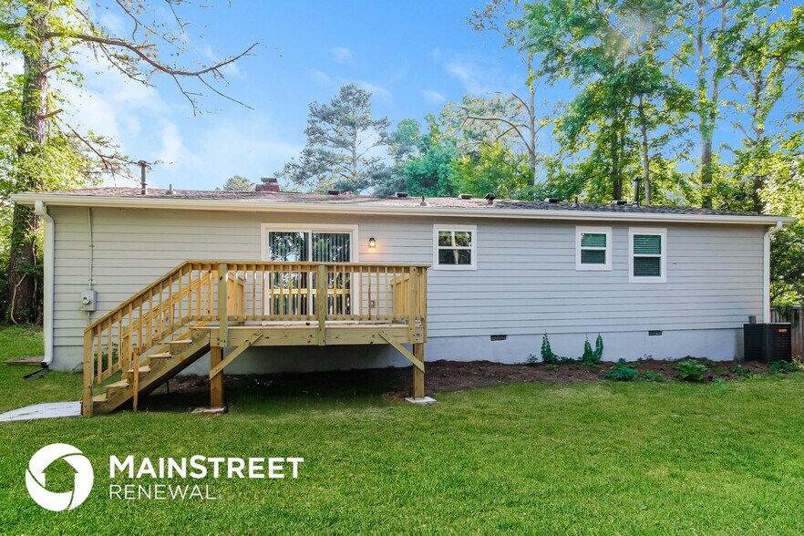 Building Photo - 635 Lakeridge Cir SE