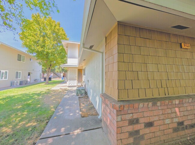 Building Photo - 6435 Greenback Ln
