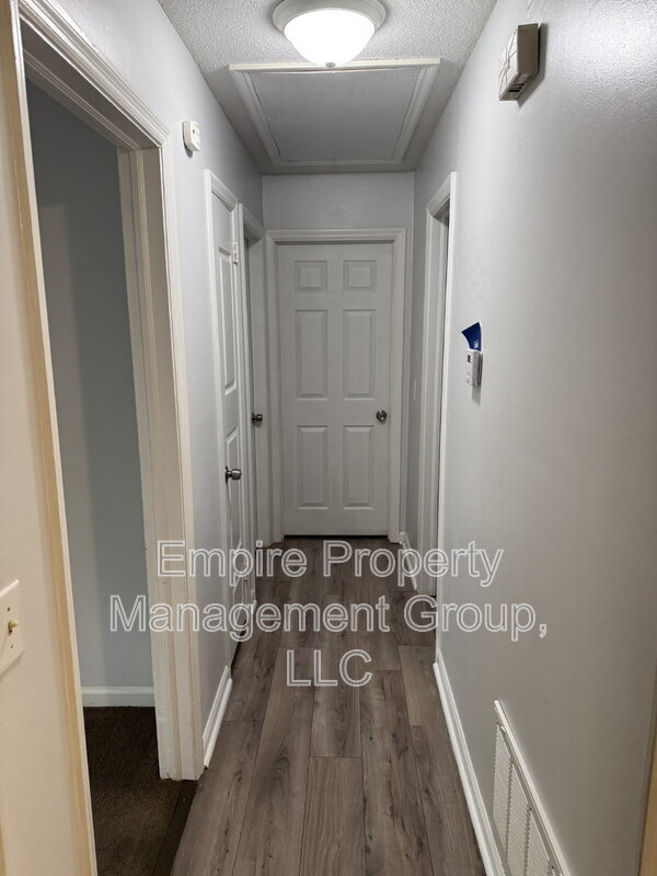 Building Photo - 2217 Apple Valley Rd