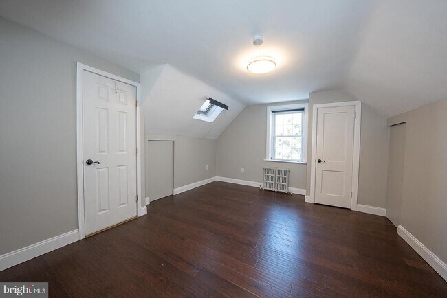 Building Photo - 625 Chelten Hills Dr