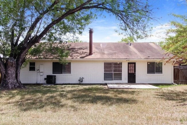 Building Photo - 1807 Oakwell Ln
