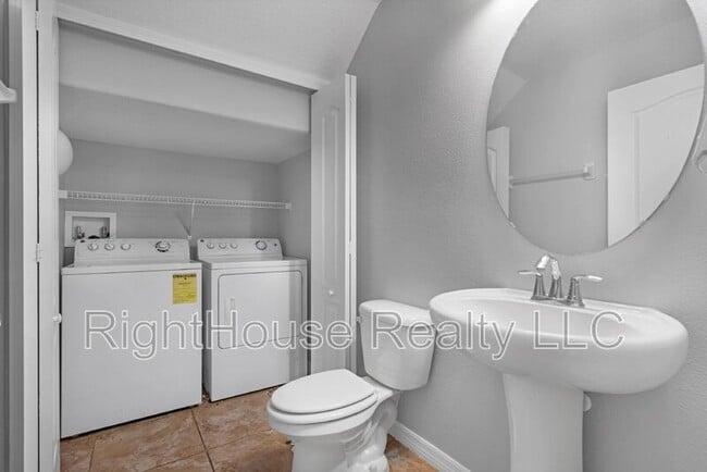 Building Photo - 260 Carina Cir