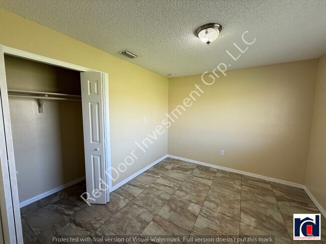 Building Photo - 3/1 Apartment in Deland - Close to Hontoon...