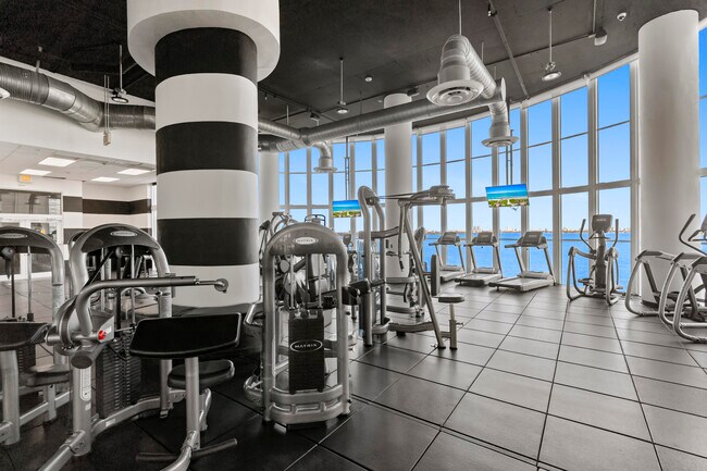 Building Photo - 1800 N Bayshore Dr