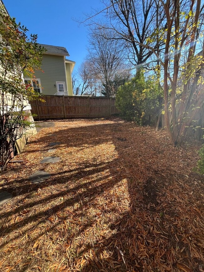 Building Photo - 113 E Spring St