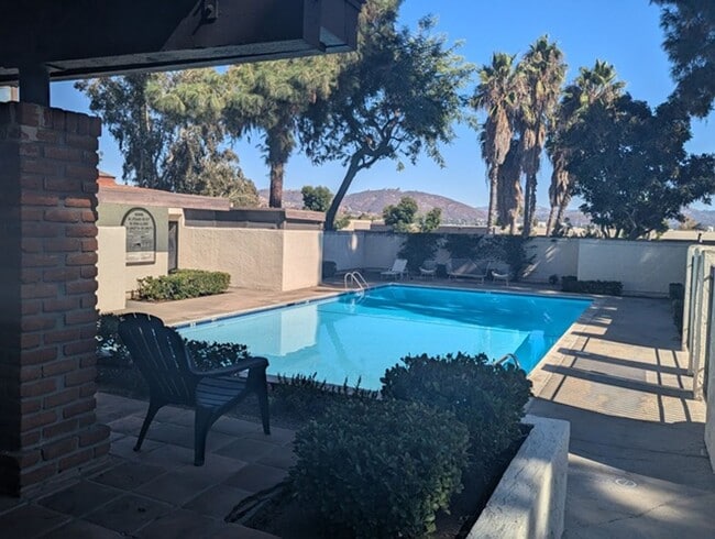 Building Photo - 3 Bedroom 2 Bathroom Single Story Home in ...