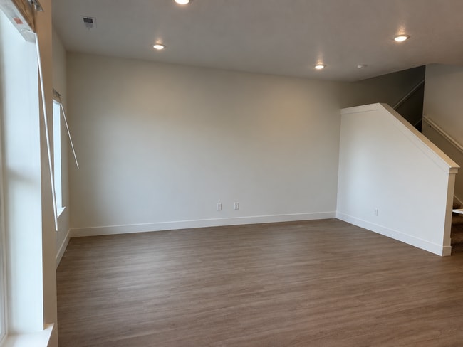 Building Photo - 953 N 900 W