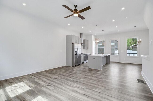 Building Photo - 4443 Buckley Way #65