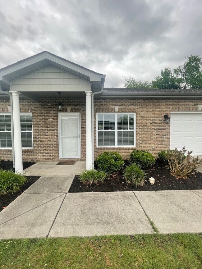 Building Photo - Charming 2 Bed, 2 Bath Home with Garage