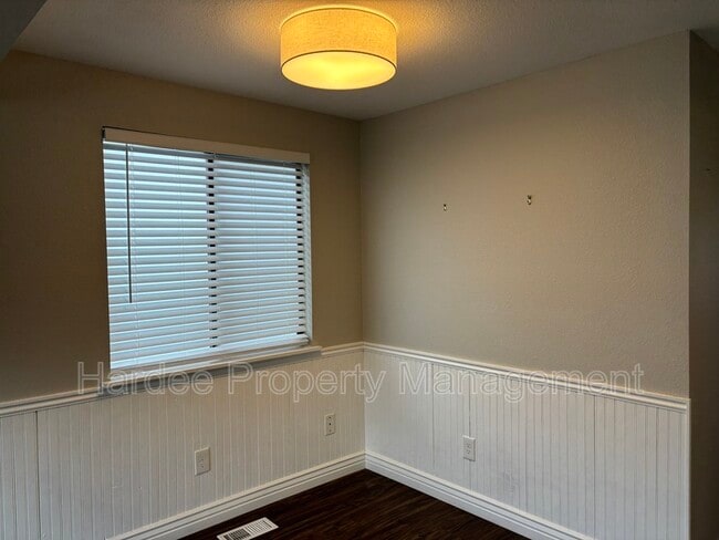 Building Photo - 614 E Pennsylvania St