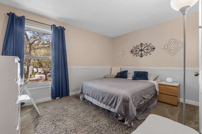 Building Photo - Chic & Cozy 2-Bed, 2-Bath Condo Retreat in Heart of Tampa