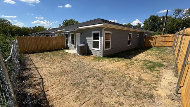 Building Photo - 3201 Bourland St