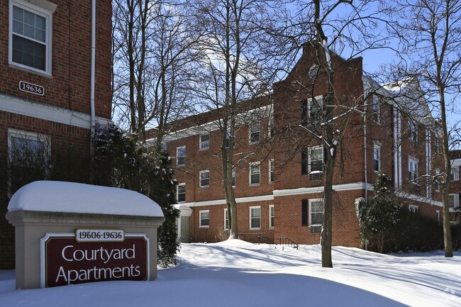 Primary Photo - Courtyard Apartments