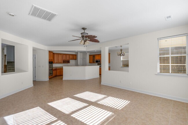 Building Photo - Immaculate 5-bedroom Paradise!