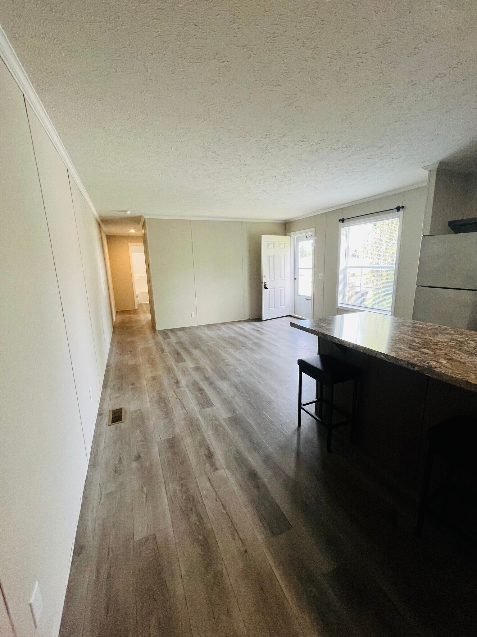 Building Photo - 9356 River Dr