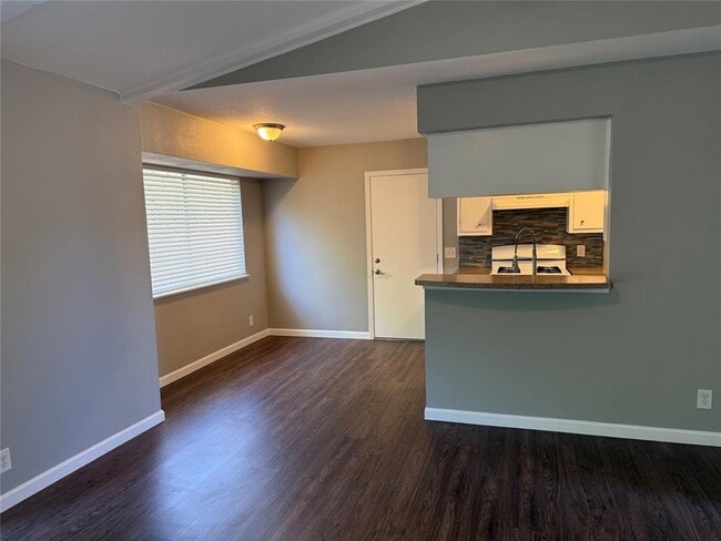 Building Photo - 5202 Provencial Dr