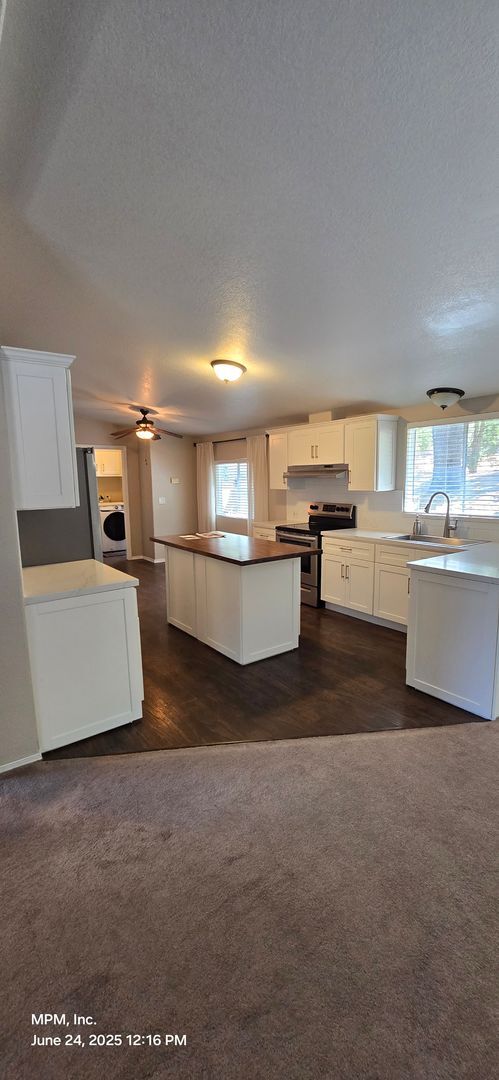 Building Photo - Large 3 bedroom home in the country
