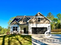 Building Photo - Close to Fort Bragg/Master BR Downstairs S...