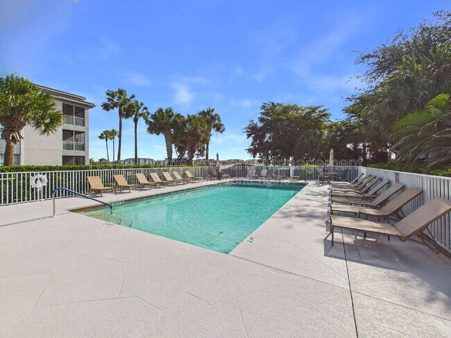 Building Photo - 10391 Butterfly Palm Dr