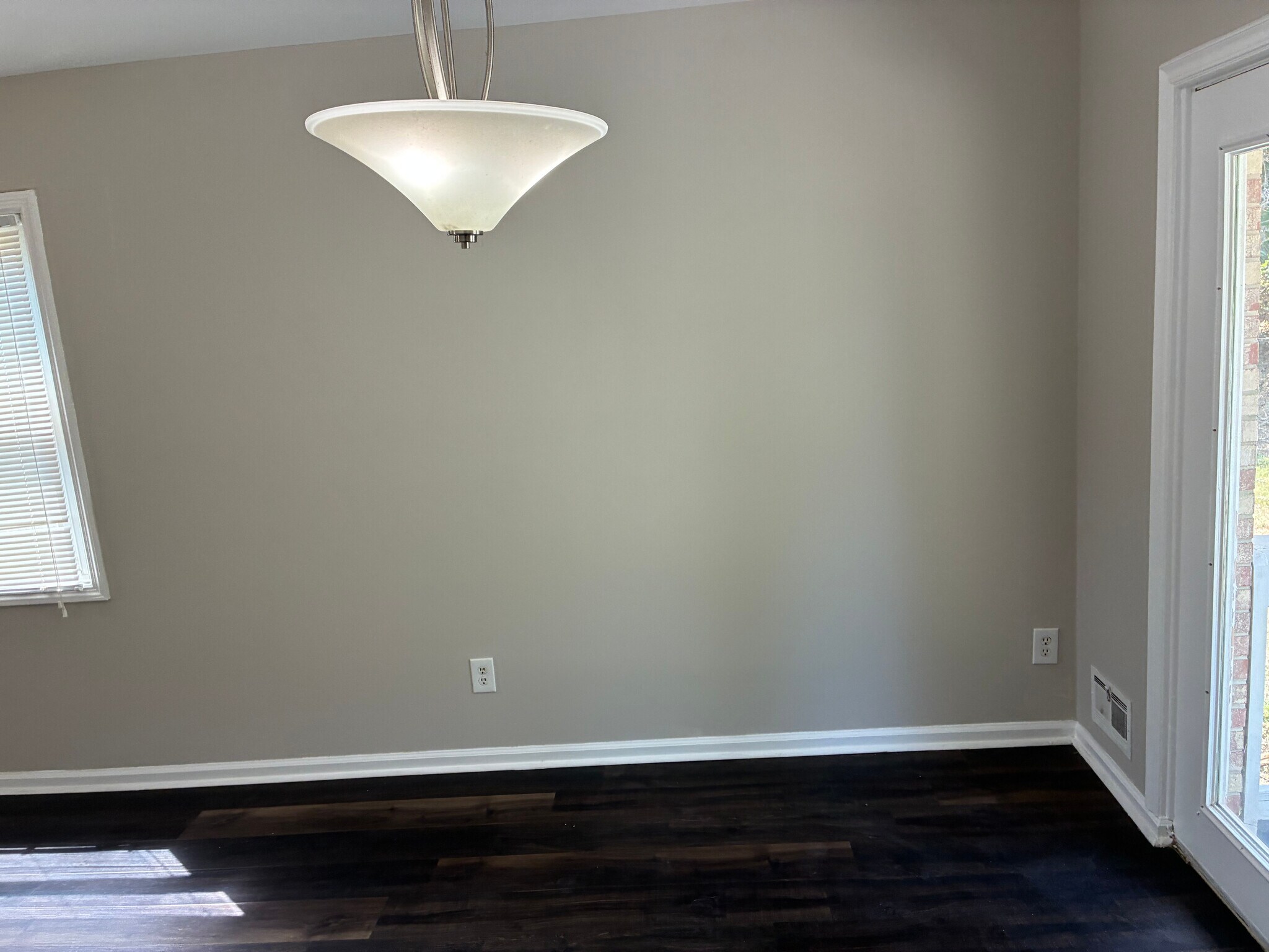 Building Photo - Room in House on Reba Rd