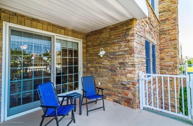 Building Photo - 22 Cooper Ave