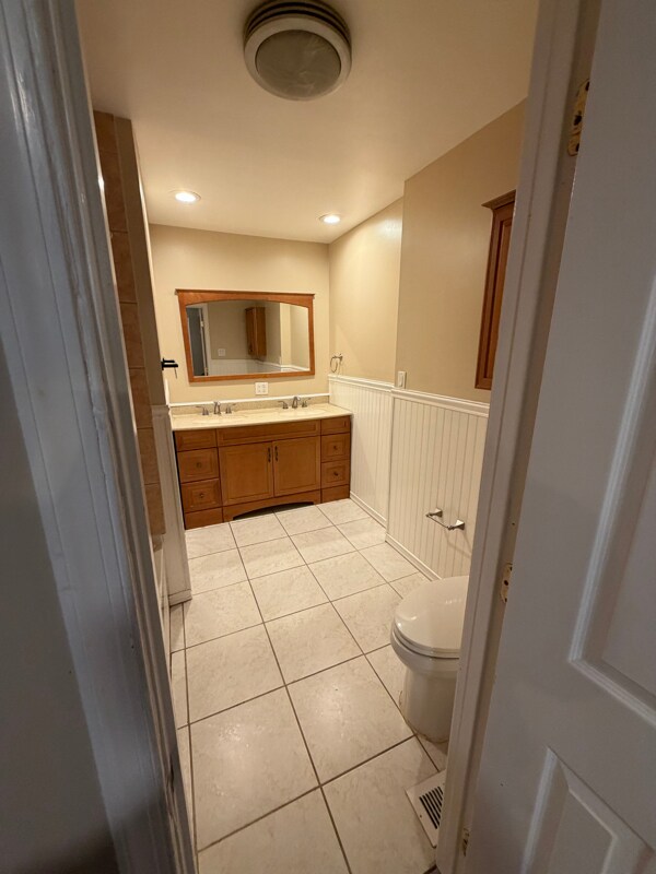 Building Photo - 10813 Daisy Ct