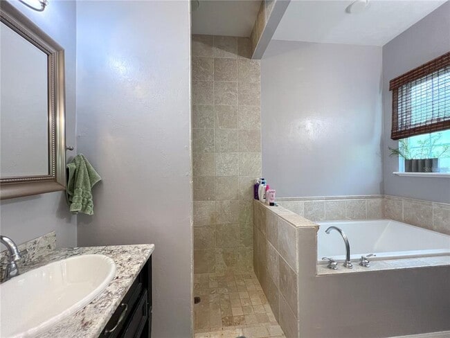 Building Photo - 14636 NW 27th Pl