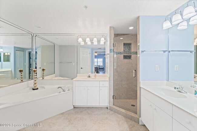 Building Photo - 601 Shorewood Dr