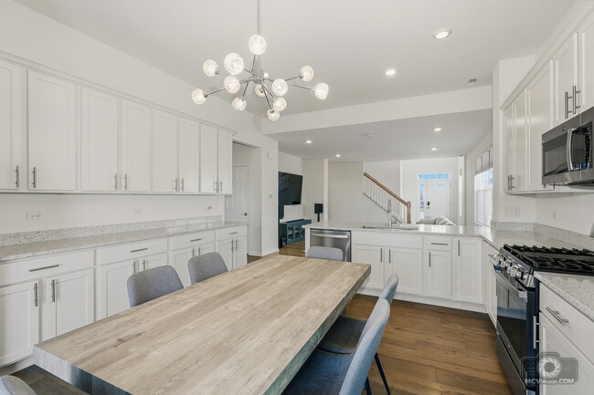 Building Photo - 12629 S Potomac Dr