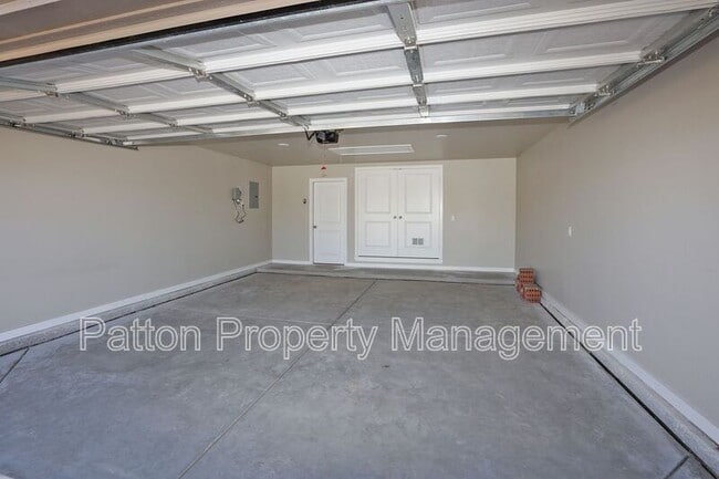 Building Photo - 1539 Lullwater Rd