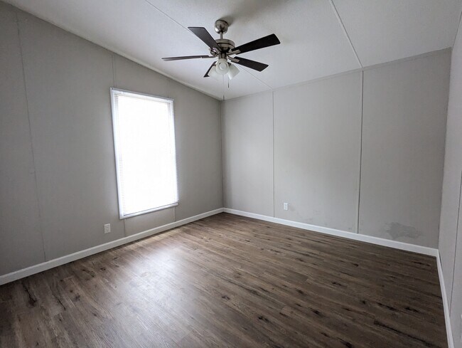 Building Photo - 329 Pine Hills Rd