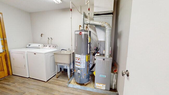 Building Photo - 7405 Marlborough Ave