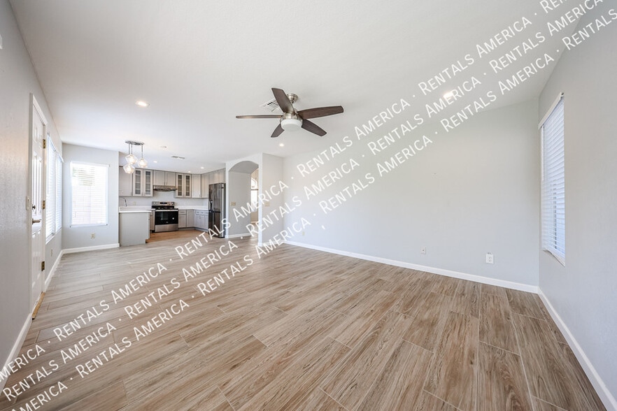 Building Photo - 6784 W Louise Dr