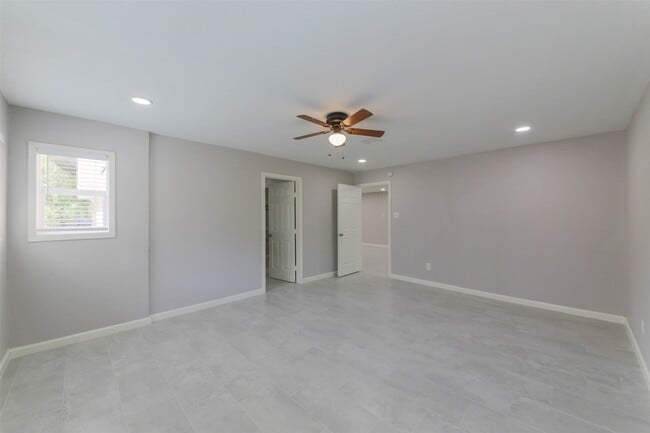 Building Photo - 3605 Barberry Dr