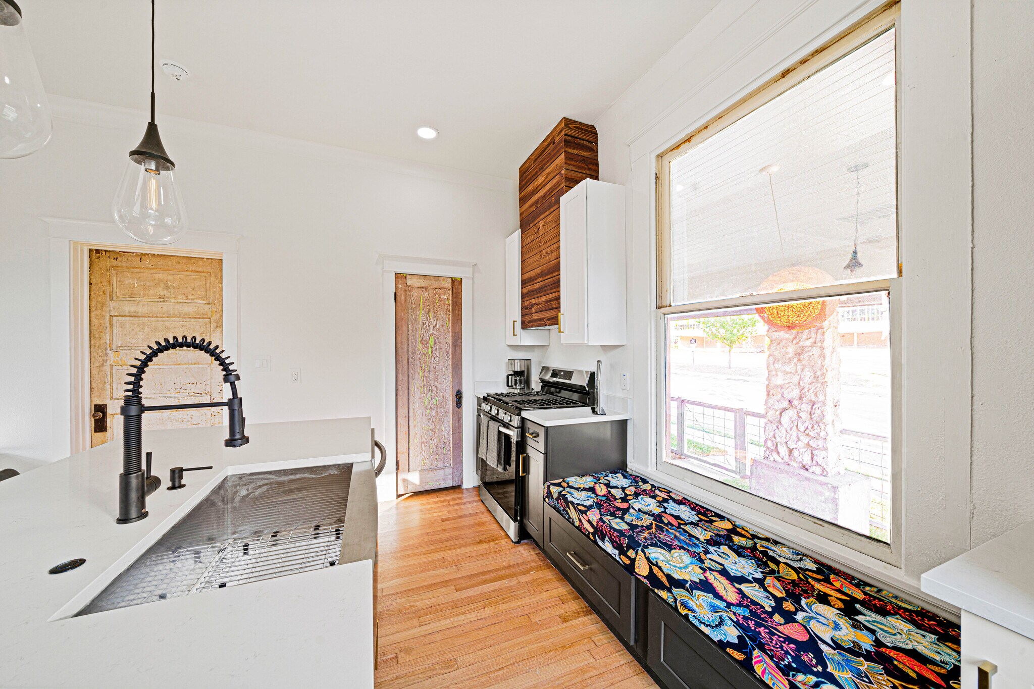 Building Photo - 540 Adams St