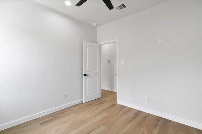Building Photo - 7220 S Hall St