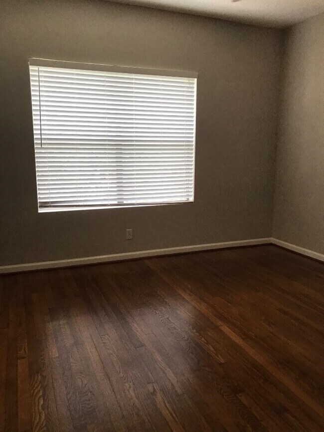 Building Photo - 315 Branard St