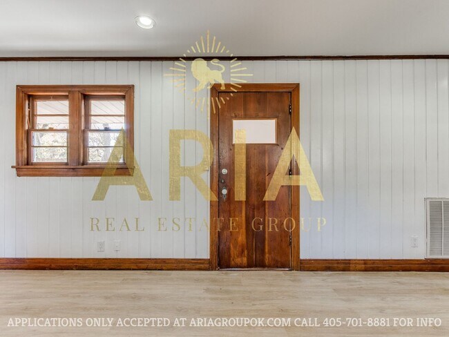 Building Photo - *AVAILABLE FOR IMMEDIATE MOVE IN!* UPDATED...