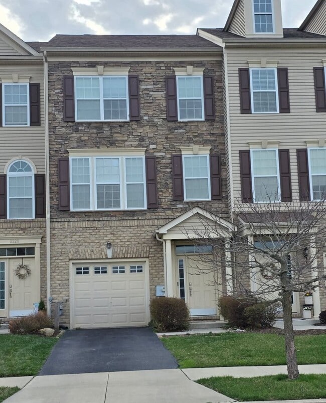 Building Photo - 3 bedroom 2 1/2 bath Townhouse in Bayberry