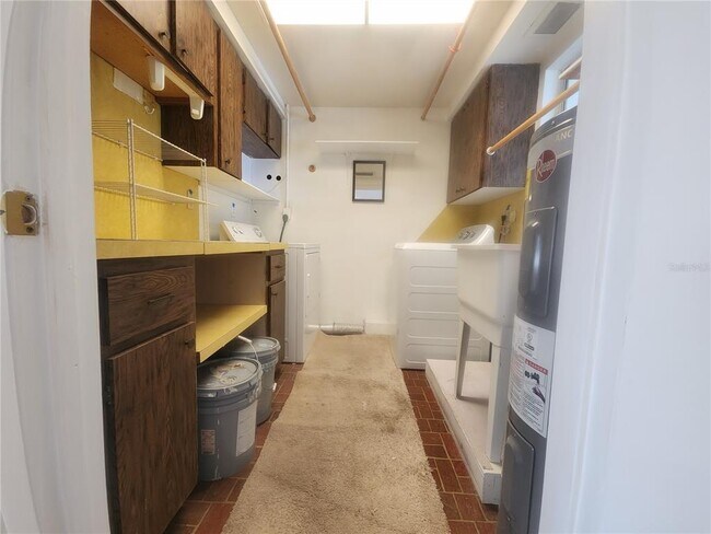 Building Photo - 4136 S Lockwood Ridge Rd