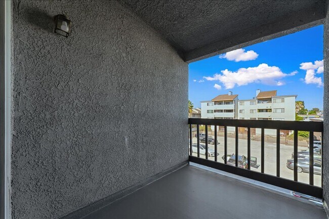 Building Photo - 18547 Saticoy St