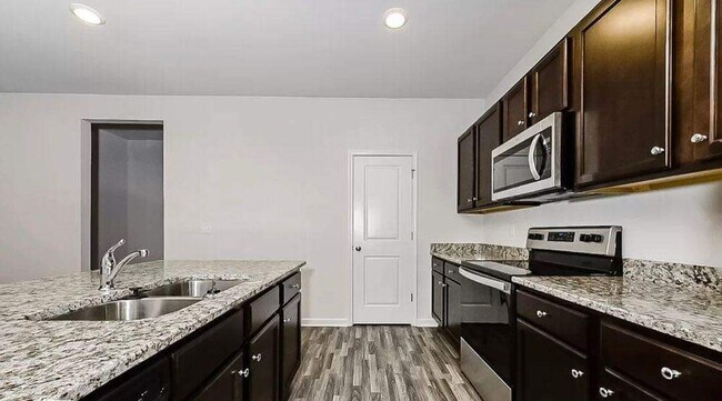 Building Photo - 195 Hamilton Pointe Dr