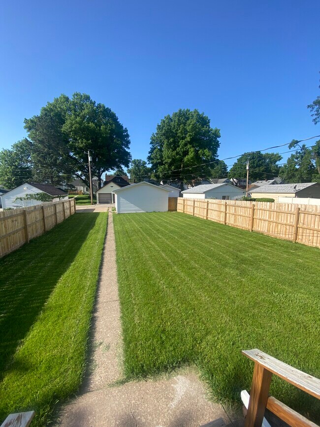 Building Photo - 1131 E Garfield St