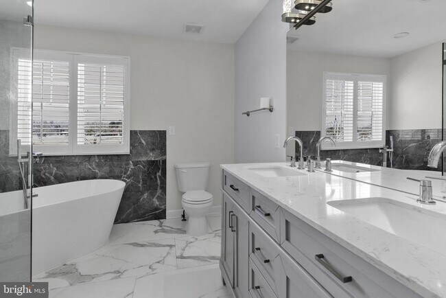 Building Photo - 592 Burr Oak Ct