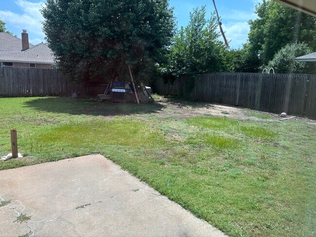 Building Photo - Large Home in NW. OKC, . Putnam City Schools